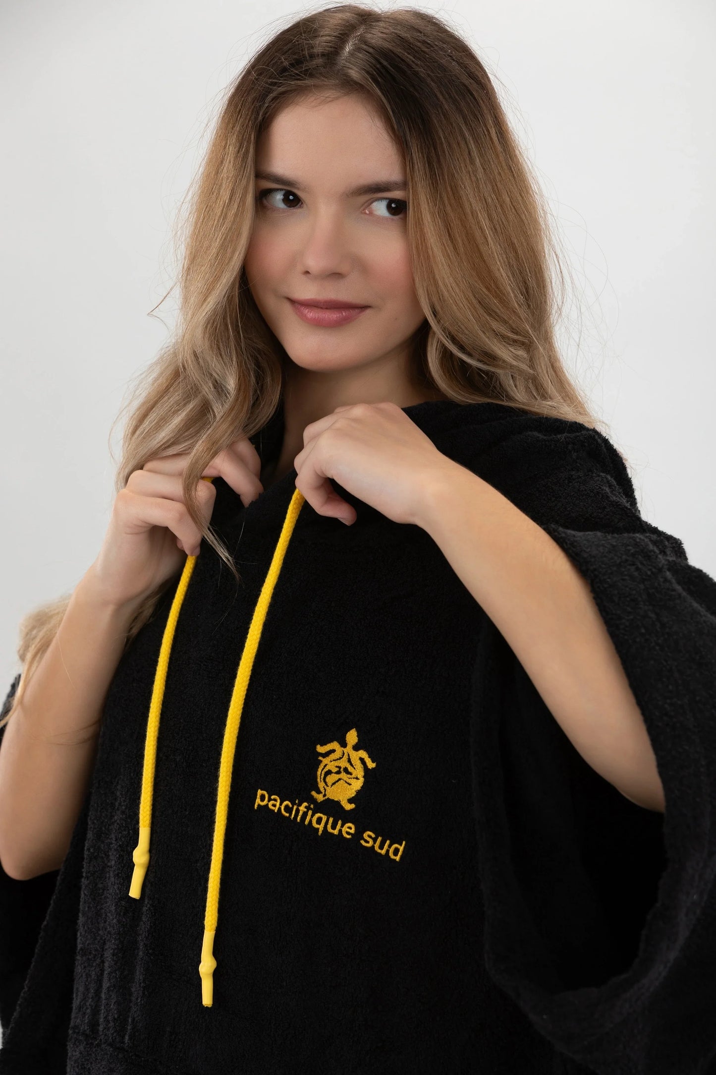 Poncho Preto - Tamanho Único - Tencel - Com mangas Made in Portugal - Pacifique Sud | vista 16