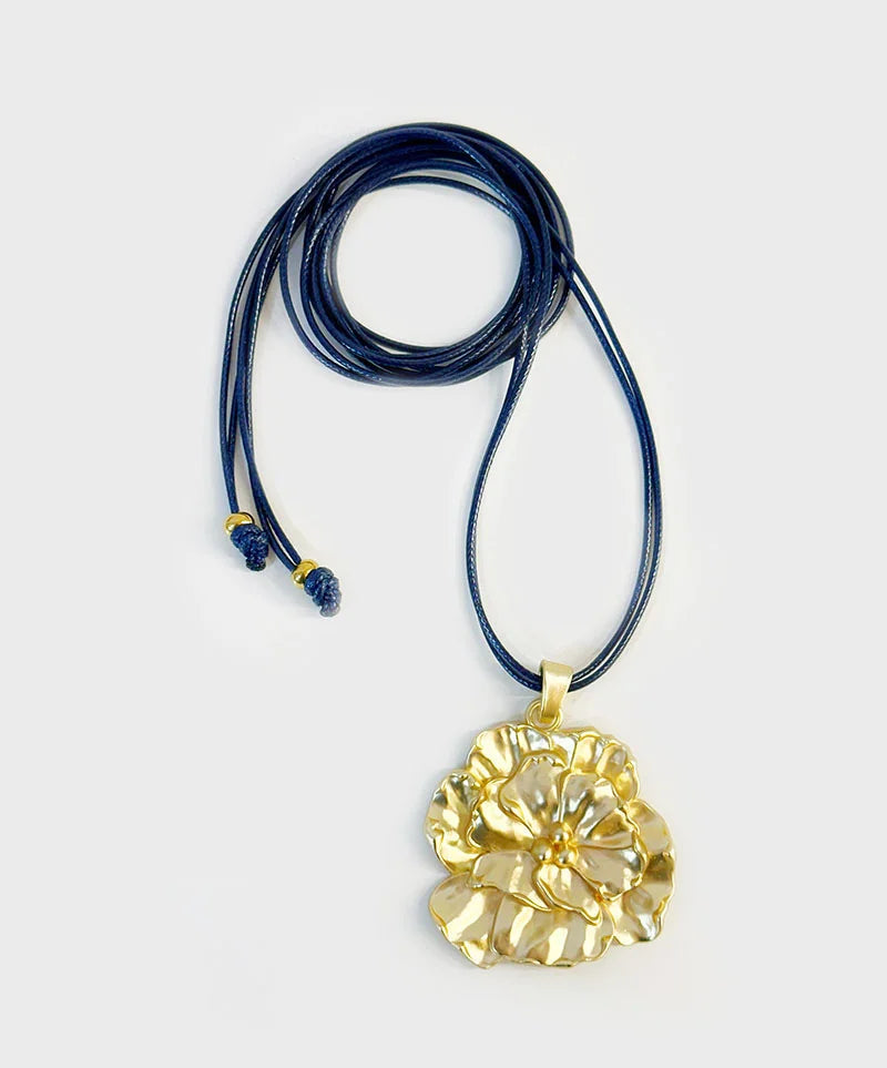 Colar Cordão Azul e Flor Dourada - IrinasB | Jewelry