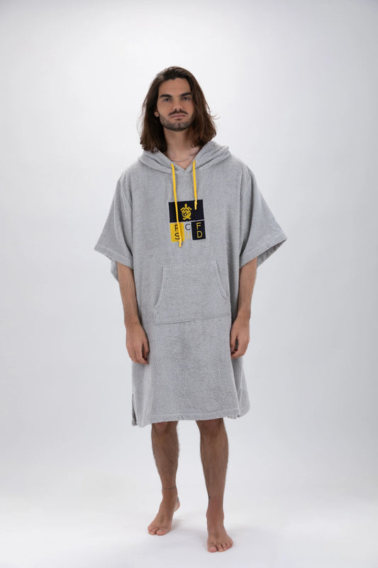 Poncho Surf Cinza Claro com Mangas — Algodão Artesanal Made in Portugal - Pacifique Sud | vista 2