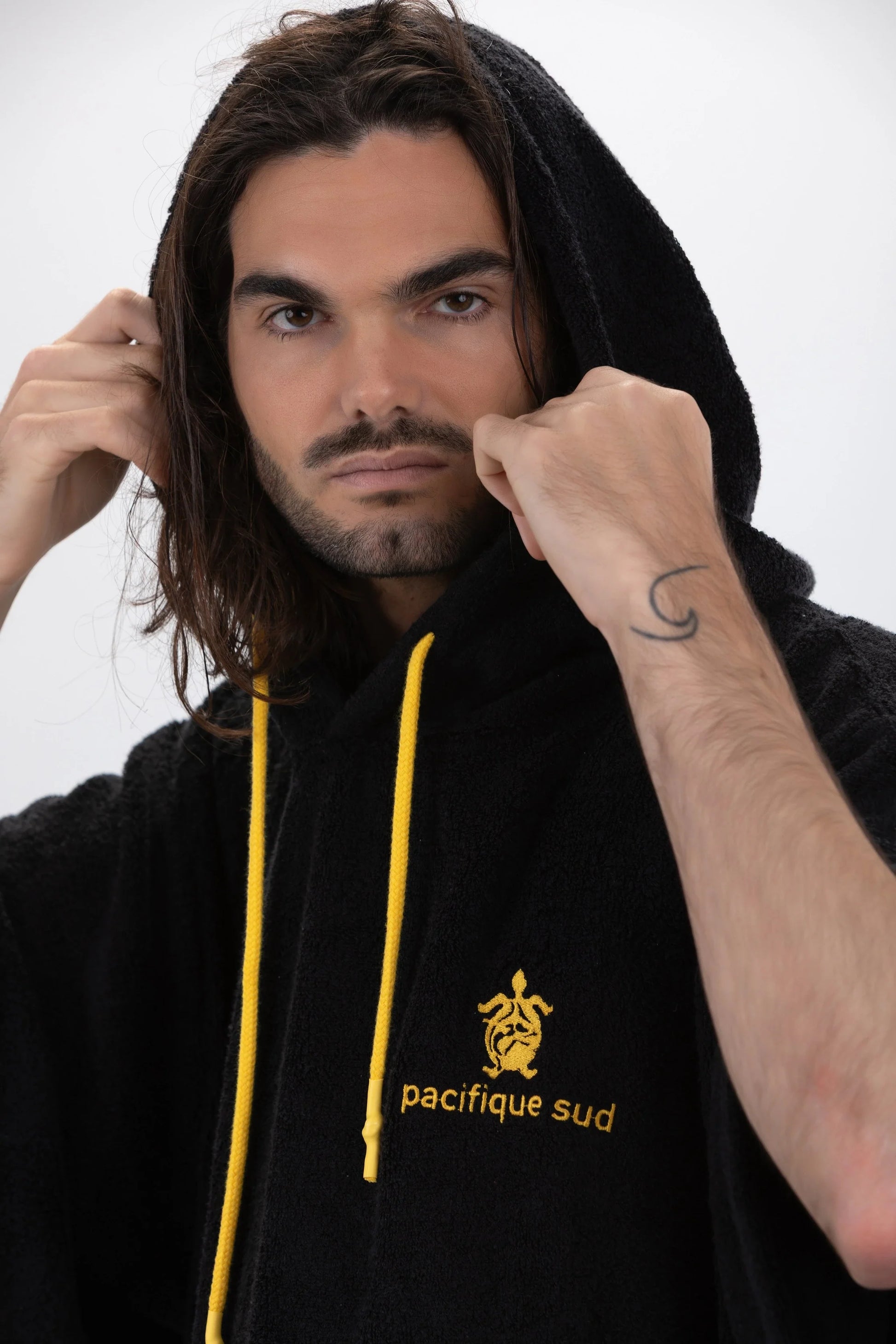 Poncho Preto - Tamanho Único - Tencel - Com mangas Made in Portugal - Pacifique Sud | vista 9