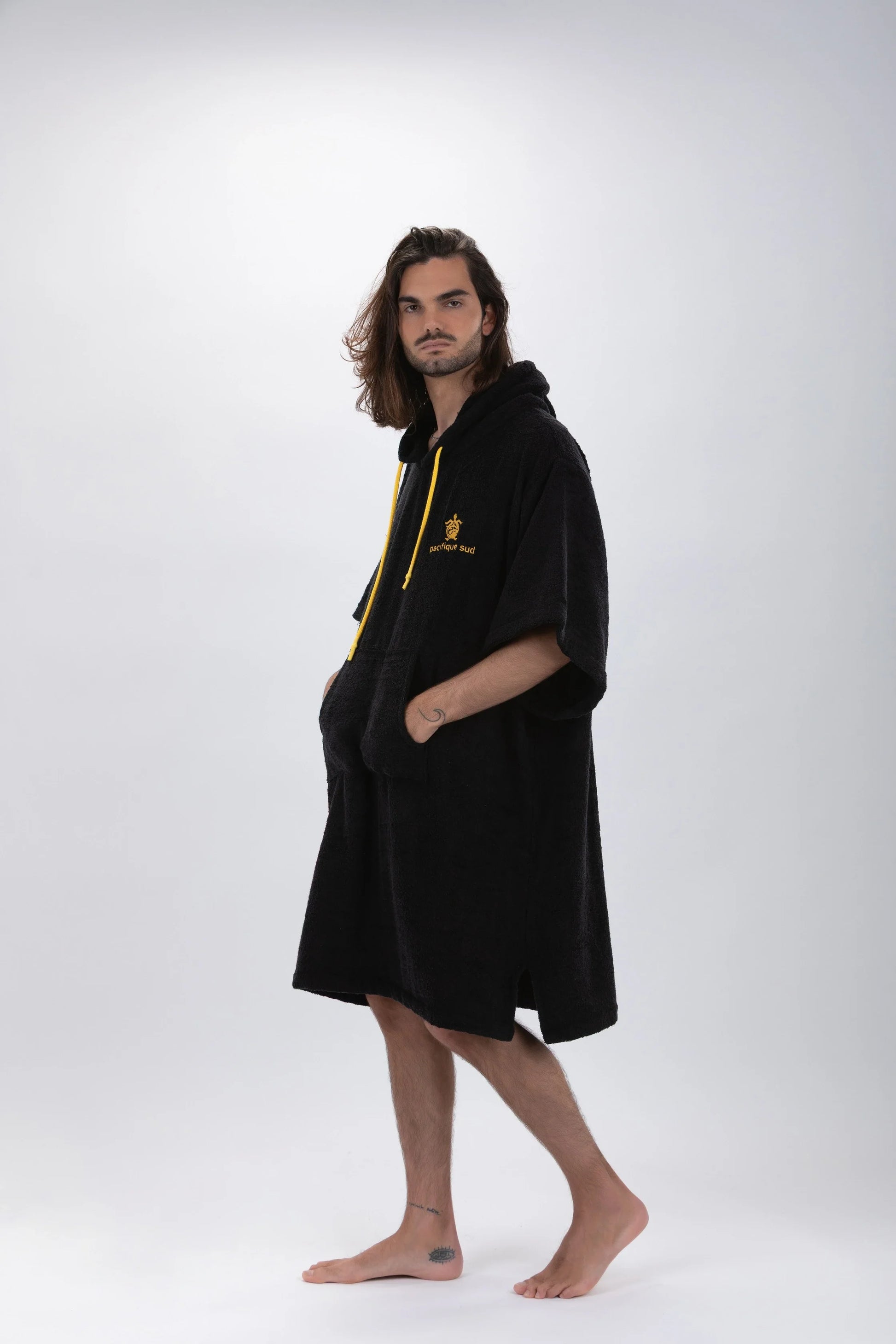 Poncho Preto - Tamanho Único - Tencel - Com mangas Made in Portugal - Pacifique Sud | vista 7