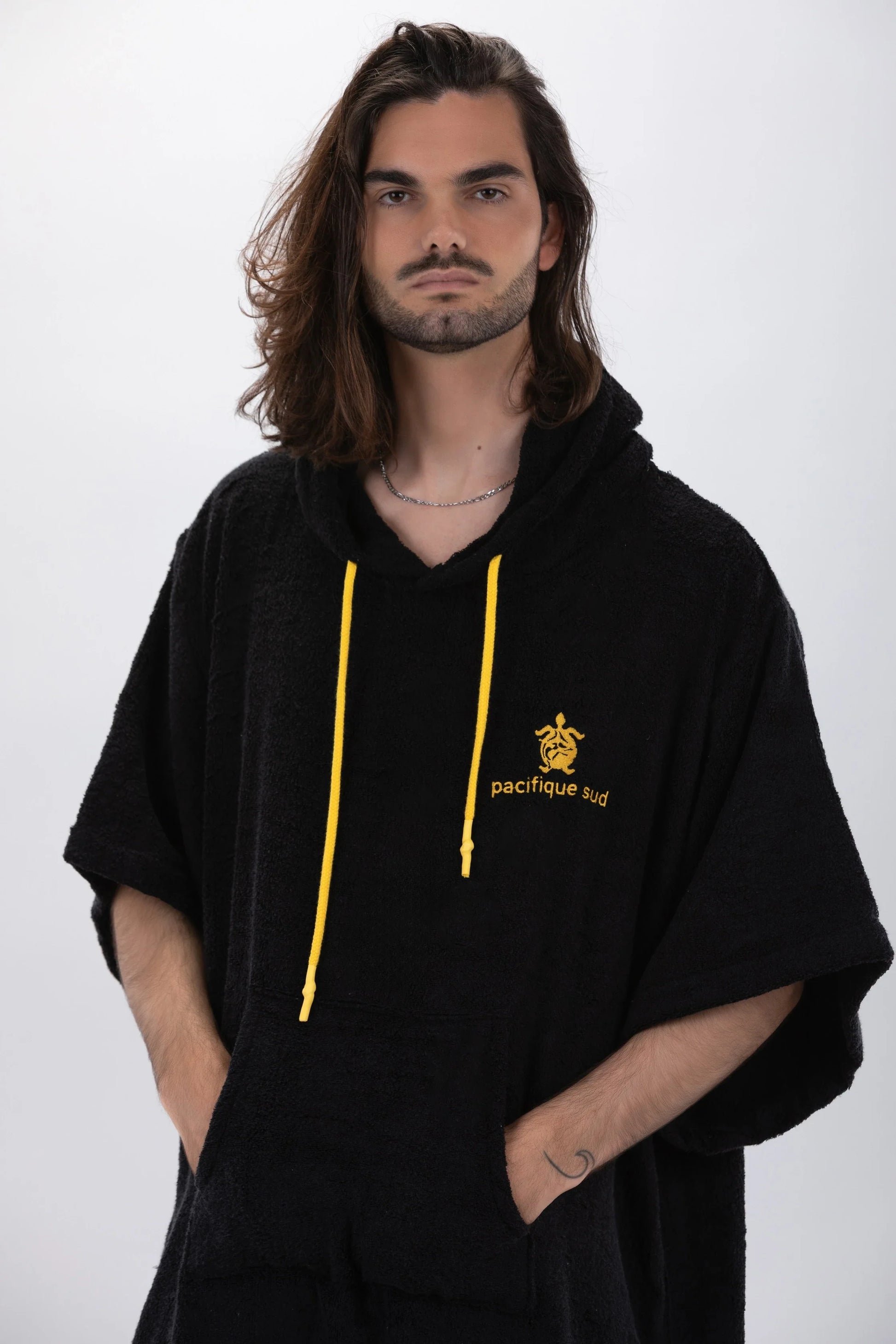 Poncho Preto - Tamanho Único - Tencel - Com mangas Made in Portugal - Pacifique Sud | vista 8