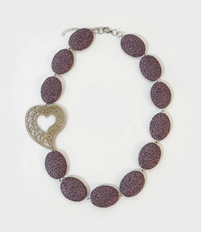 Colar Pedra Vulcânica Lilás com Coração de Viana Artesanal - IrinasB | Jewelry