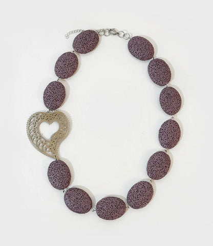 Colar Pedra Vulcânica Lilás com Coração de Viana Artesanal - IrinasB | Jewelry