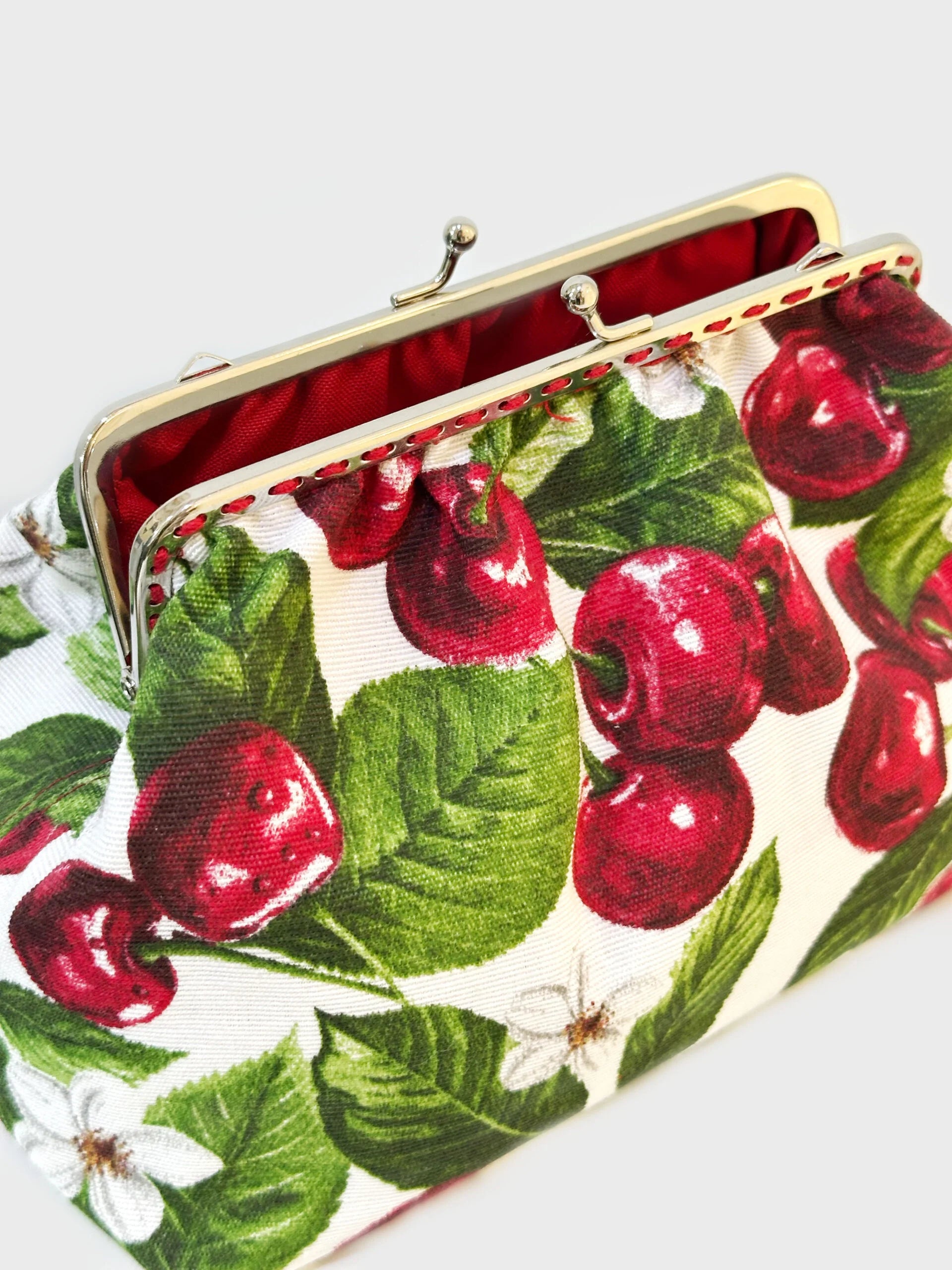 Estojo Necessaire com Tecido de Cerejas - IrinasB | vista 2